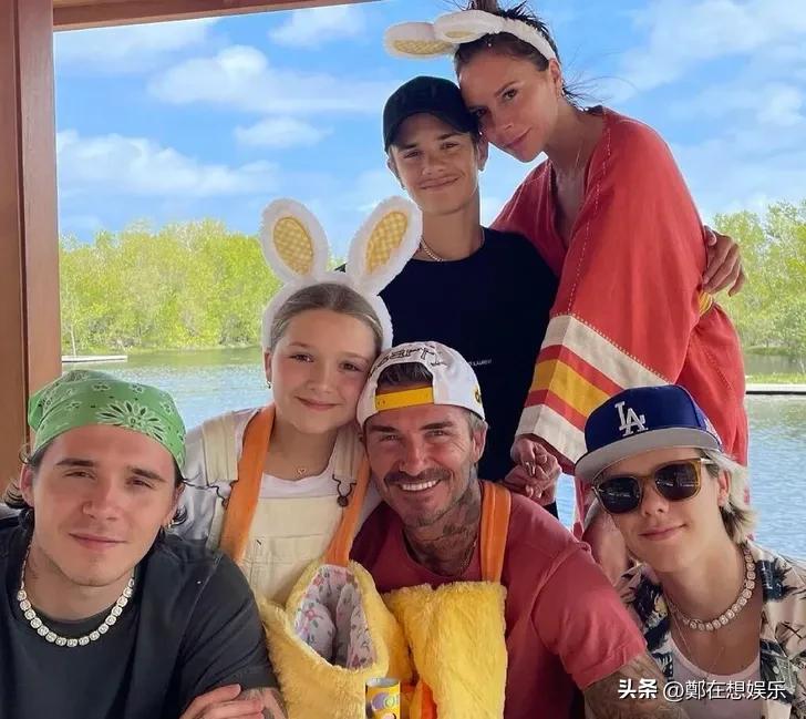 贝克汉姆亲吻英国女王,44岁贝克汉姆亲女儿嘴引争议