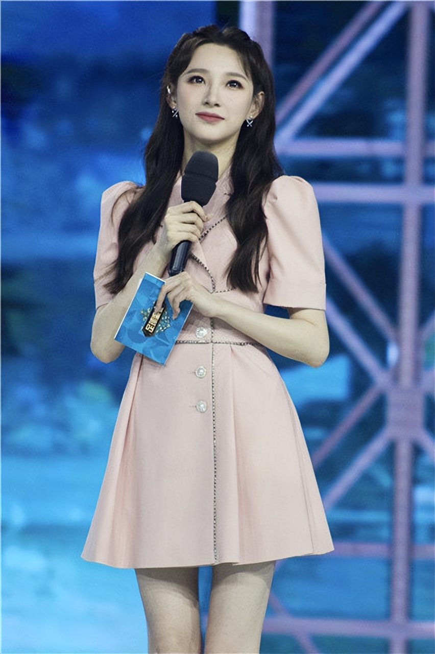 春晚主持人董卿周涛朱迅李思思,春晚主持人董卿朱迅周涛