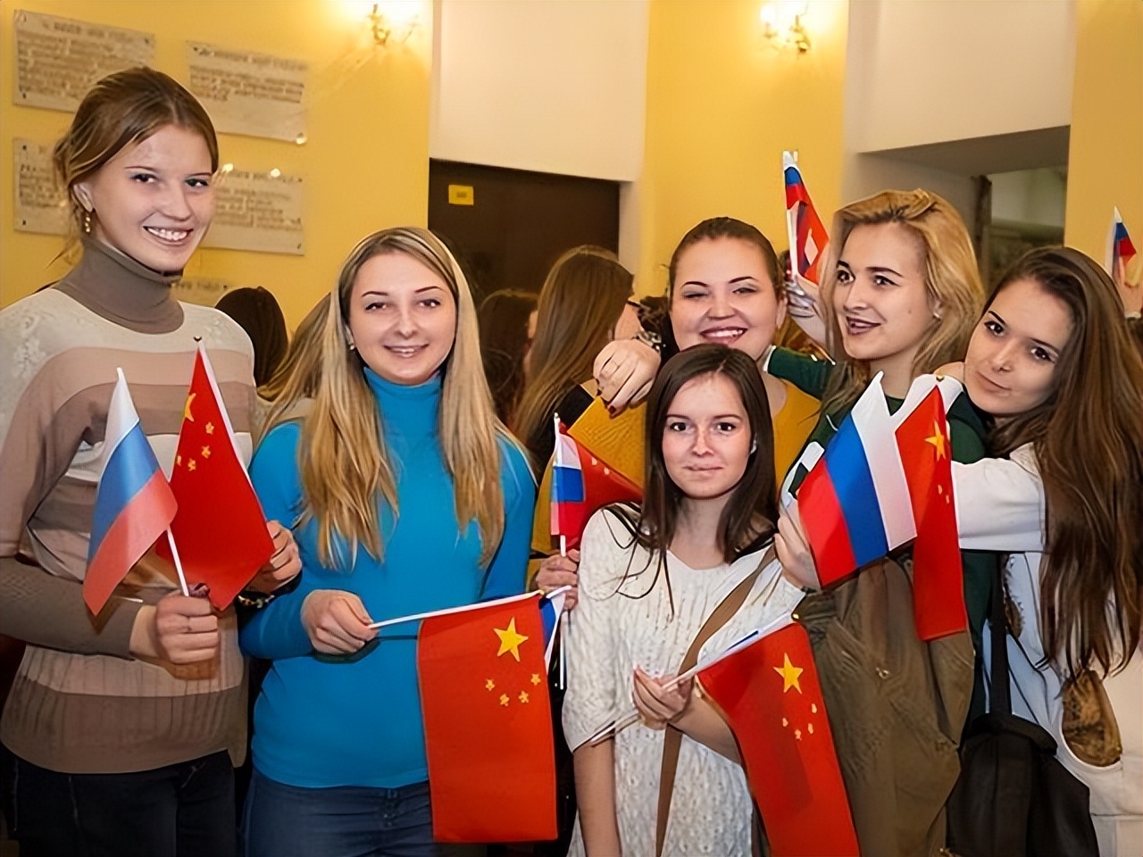 俄罗斯姑娘靠什么生活好,俄罗斯姑娘中国淘金