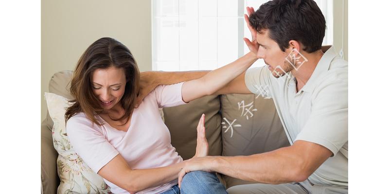 十一岁男孩应不应该跟父母分床睡,男孩几岁不能和母亲一起睡