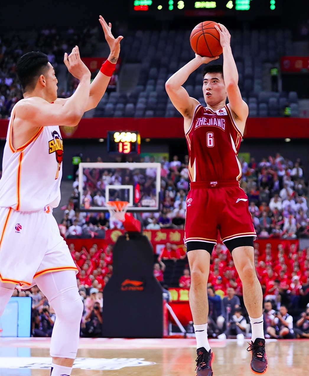 沈梓捷压哨,深圳绝杀新疆沈梓捷