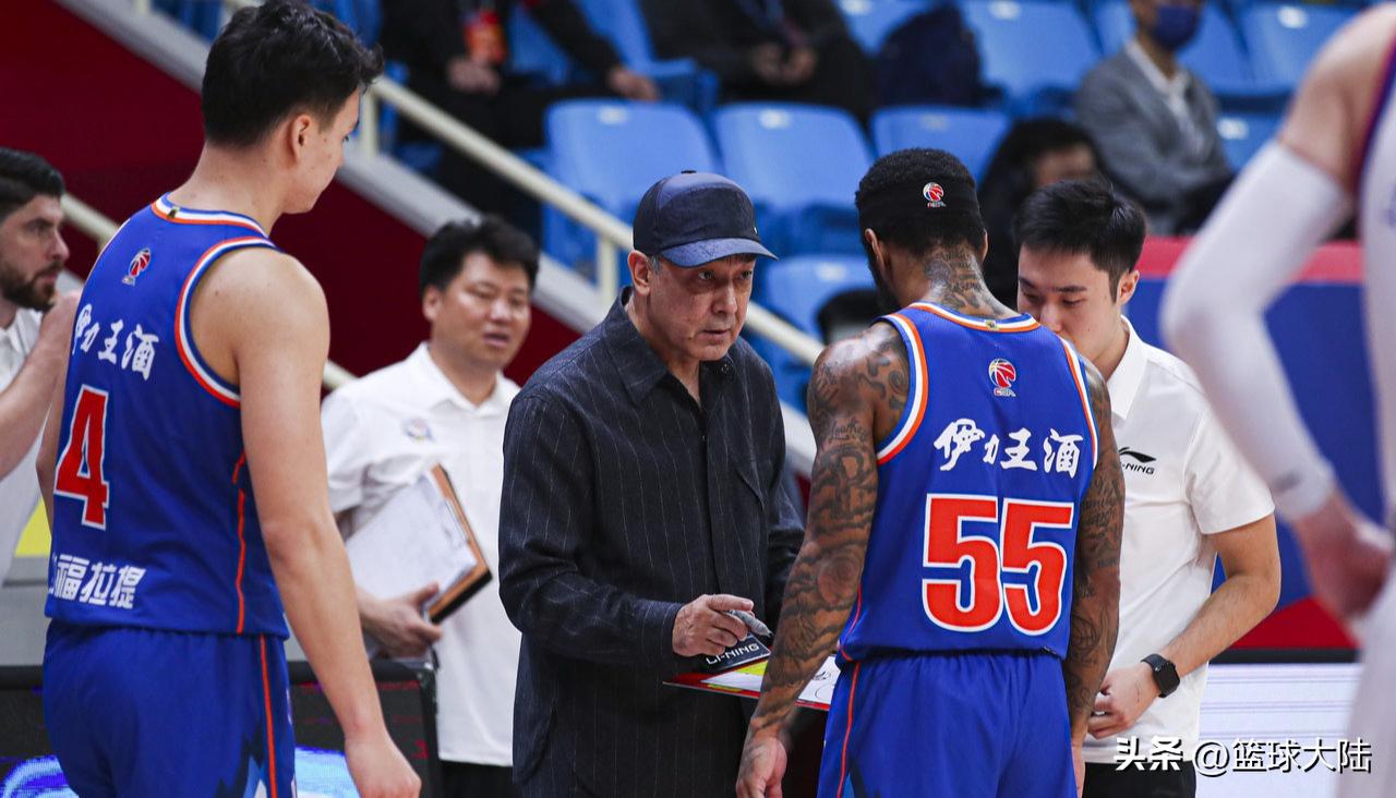 正式抵达国内!超级外援第一次来CBA打球,*疆新**男篮盼来救星?