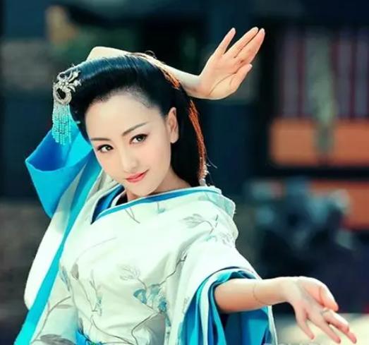 吴谨言最近爆料,吴谨言最新舞台乘风破浪