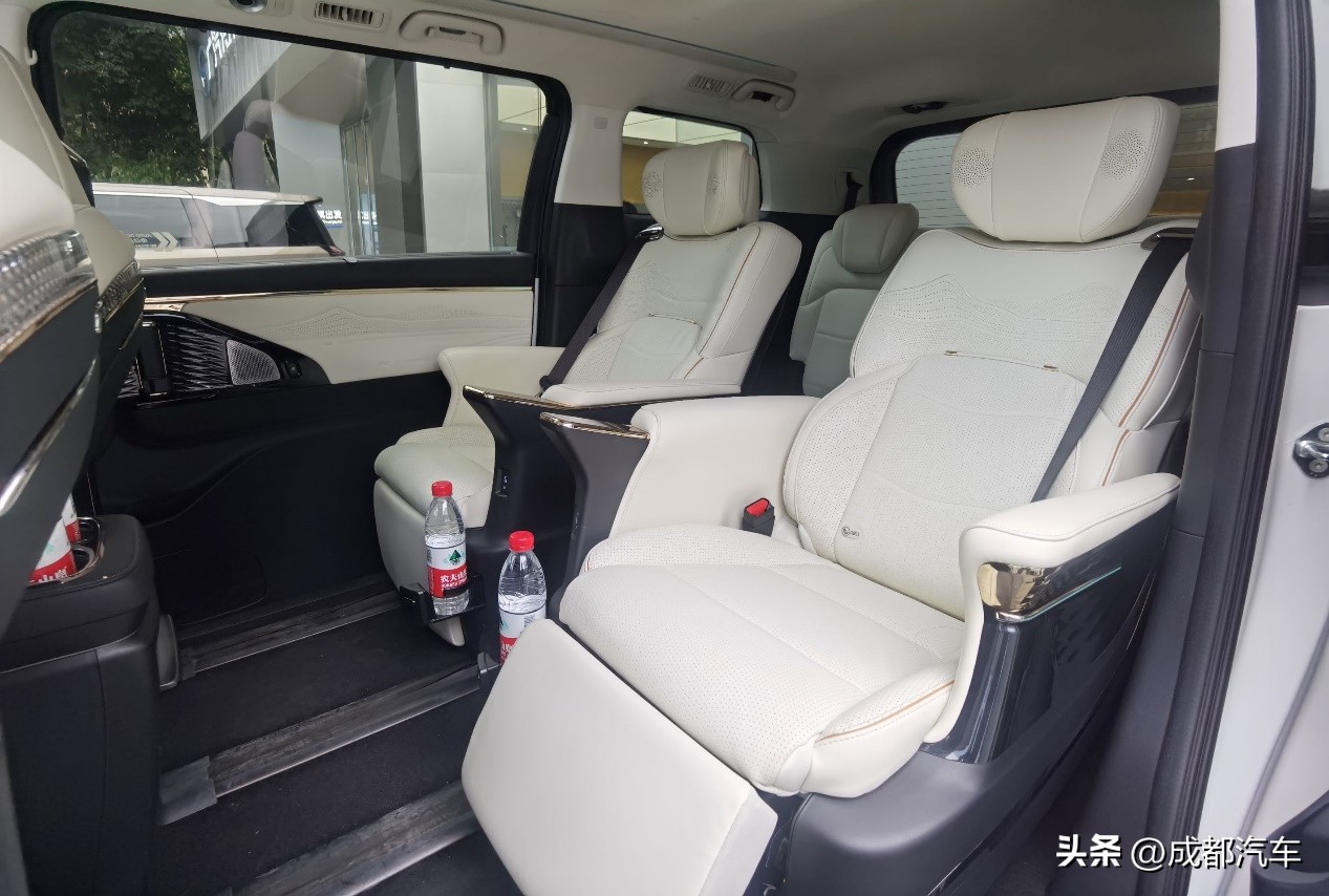 抢先试驾mpv王者腾势d9,试驾腾势d9mpv混动