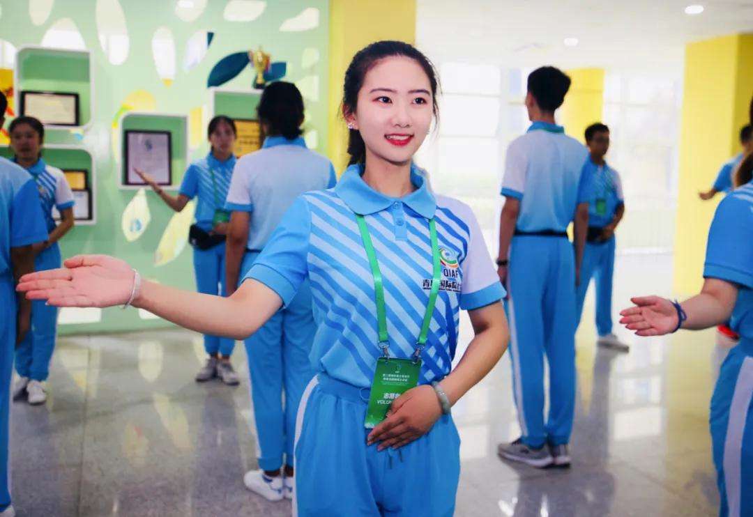 封校被封在寝室的女大学生,封校的女大学生宿舍