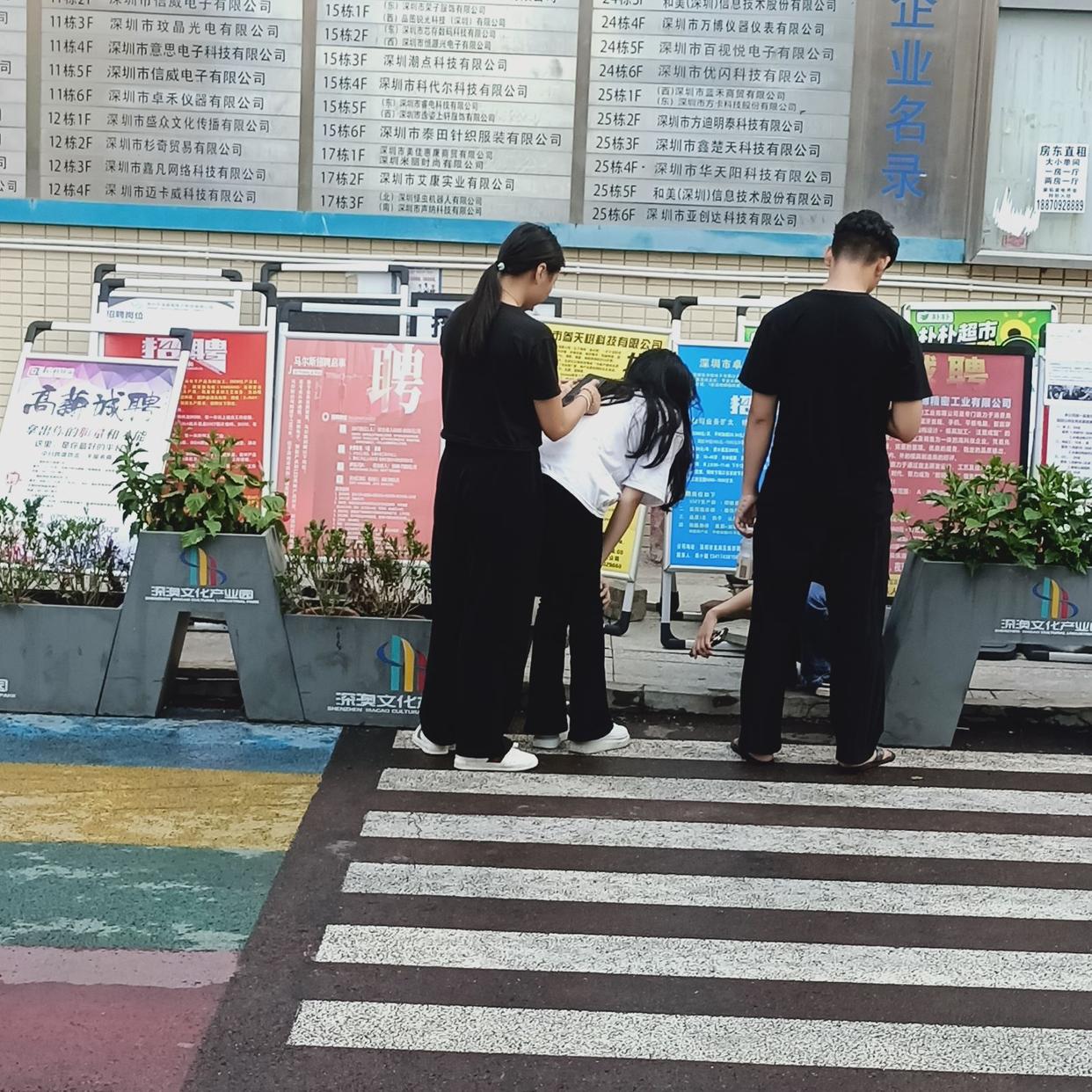 一个爸爸在线问：娃上学了，怎么把在家耍的老婆弄出去上班赚钱呢