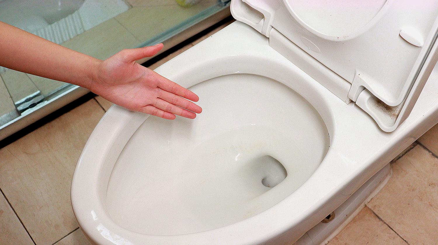 马桶的虹吸式和直冲式哪个好,马桶移位20cm用直冲式还是虹吸式