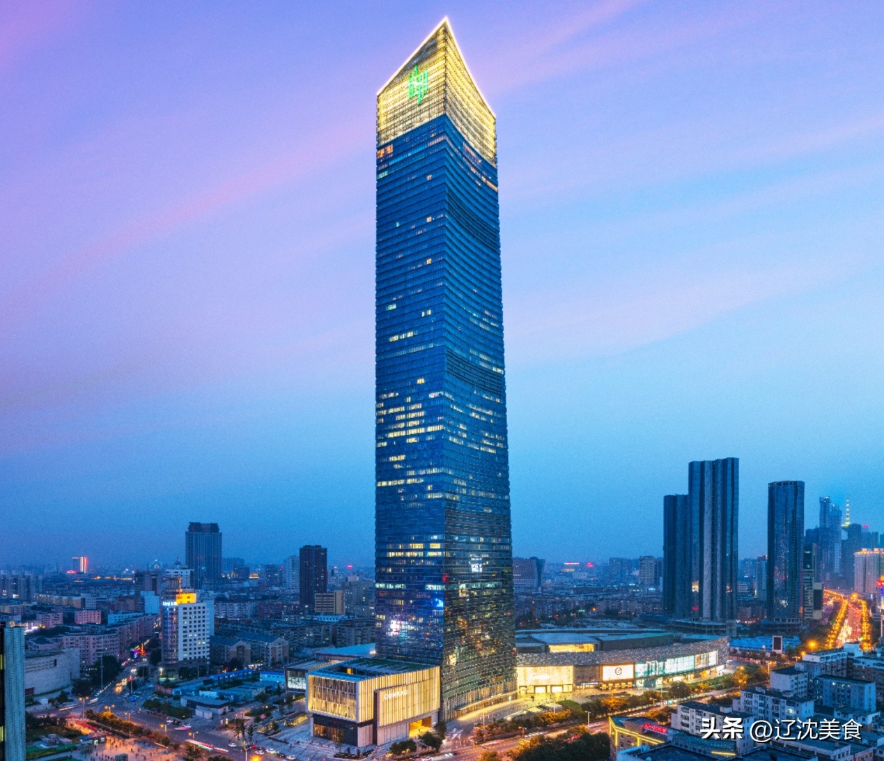 在沈阳最高的西餐庆生，没想到有海鲜饺子，和牛西冷不错