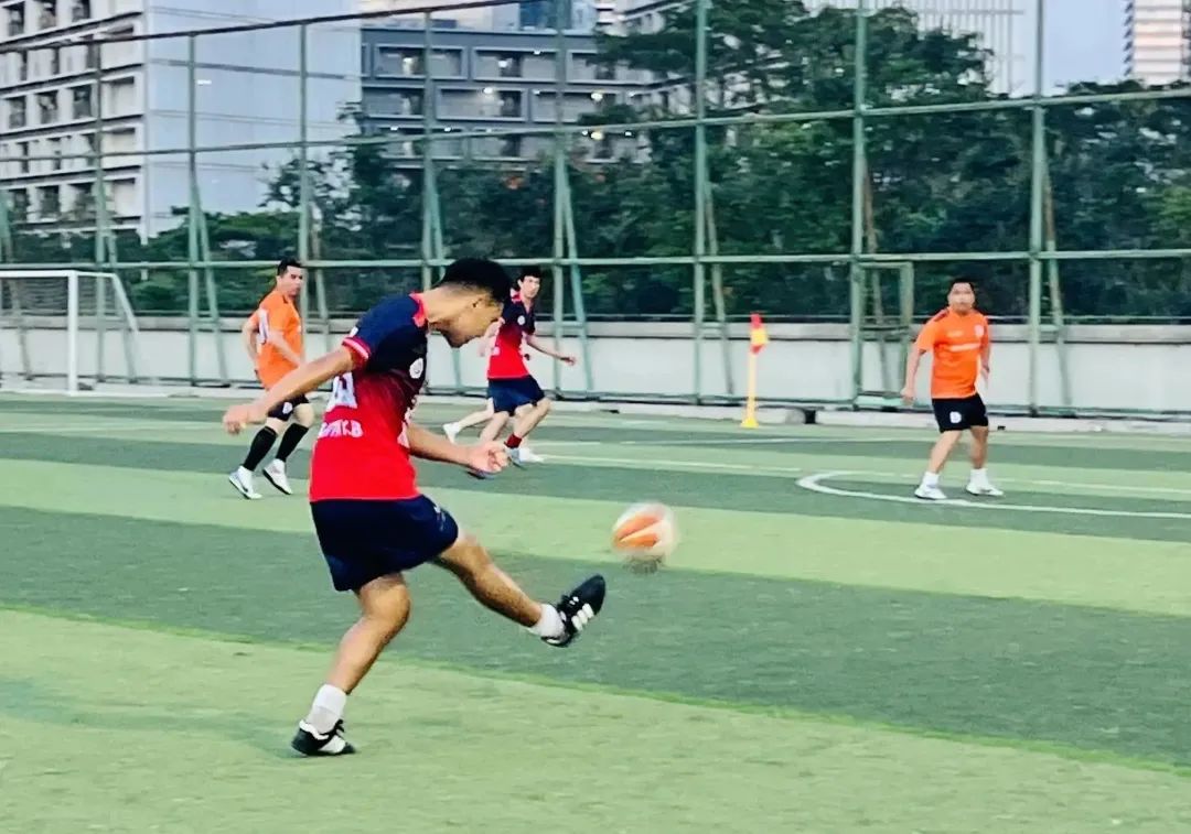 深大的知名的校友,踢足球的学长