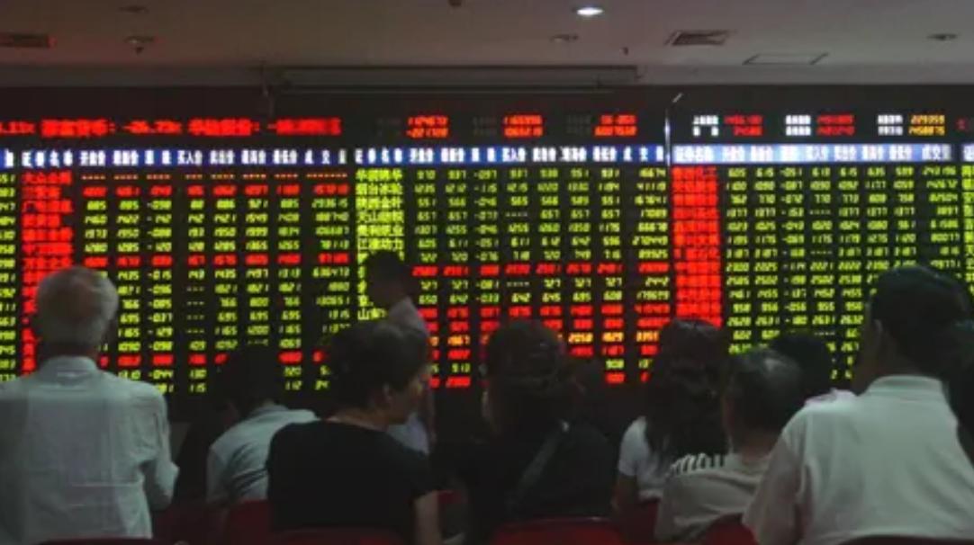 “白嫖”空姐三年，让其背负900万债务，*咸平郎**坠落之路是怎样的