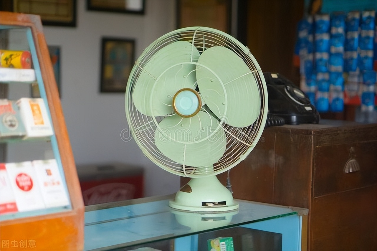 不管电风扇多脏,电风扇脏了教你一招不用洗不用拆