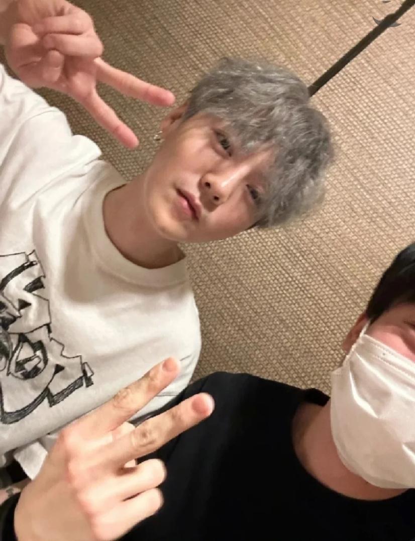 鹿晗被路人偶遇的视频,鹿晗偶遇粉丝打招呼