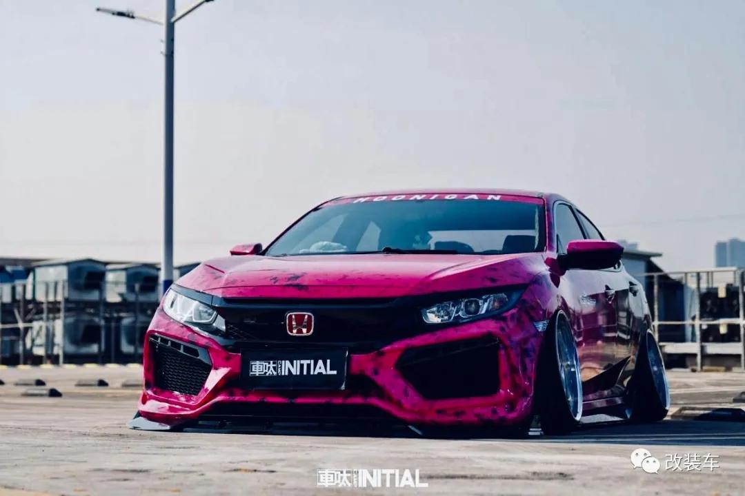 十代思域樱花粉低趴姿态,十代思域炫动蓝低趴姿态