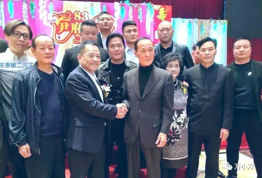 小赌王洗米华和崩牙驹,小赌王洗米华