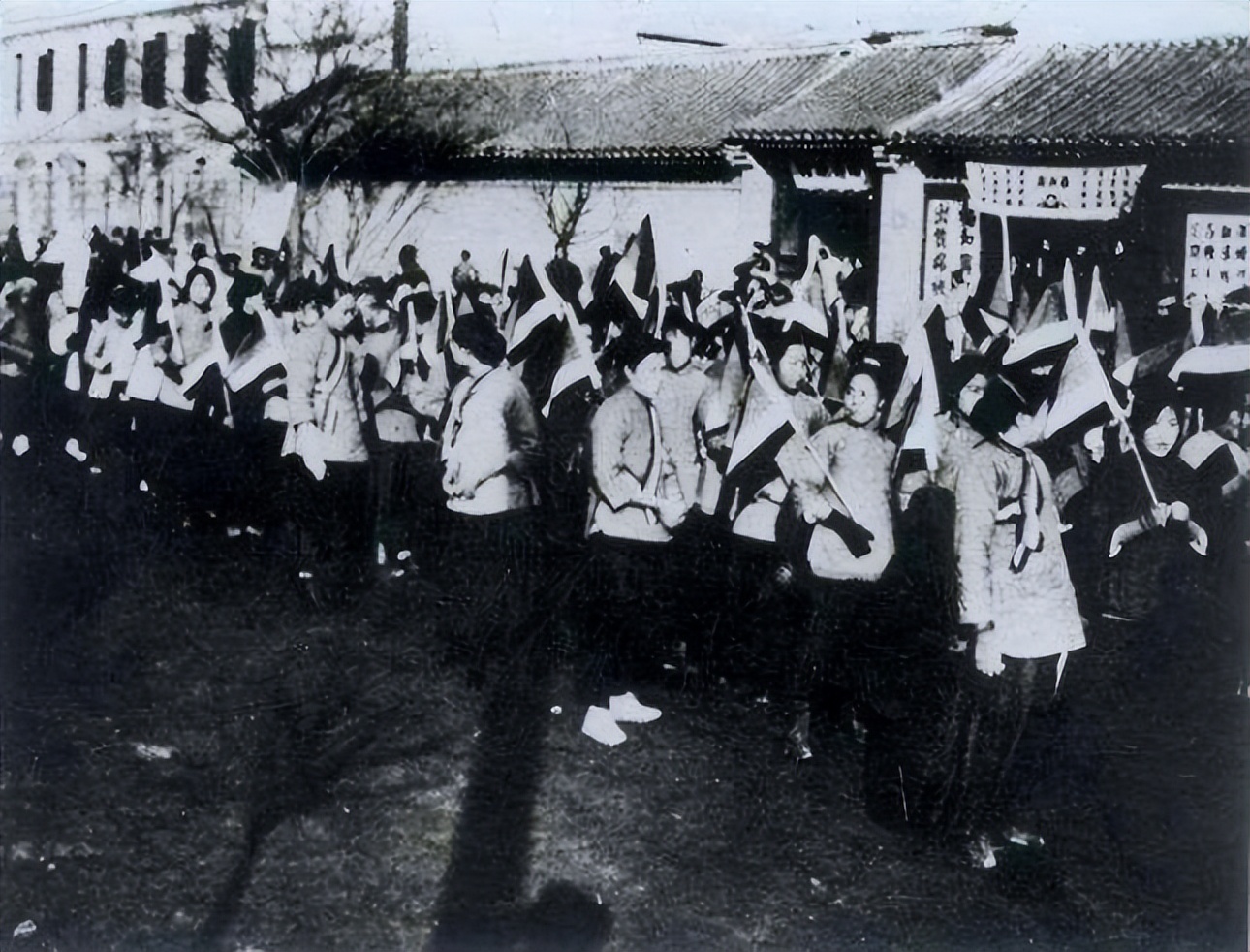 女烈士梁慧贞背后的故事,梁慧贞什么病去世