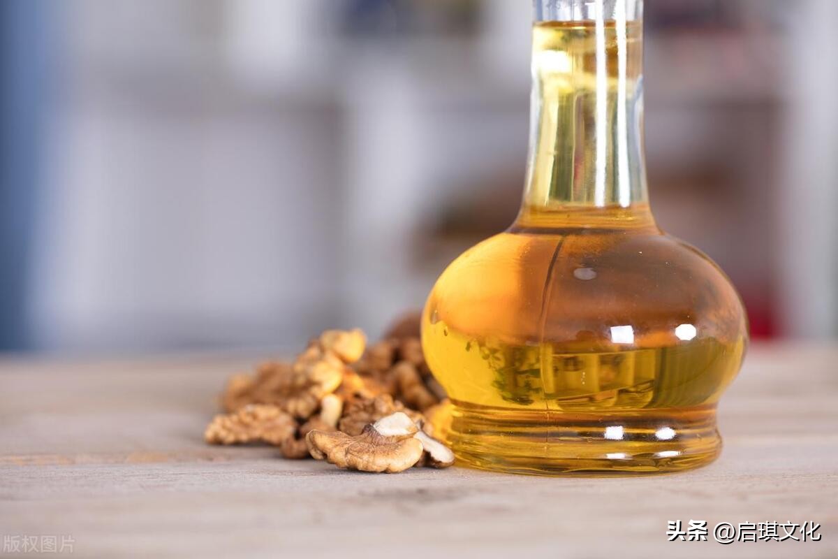 买食用油怎么买不踩坑 (买食用油买什么标准的好)