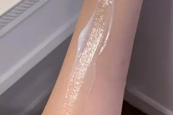 女人过了40岁护肤越简单越好！睡前坚持这4个习惯，延缓衰老