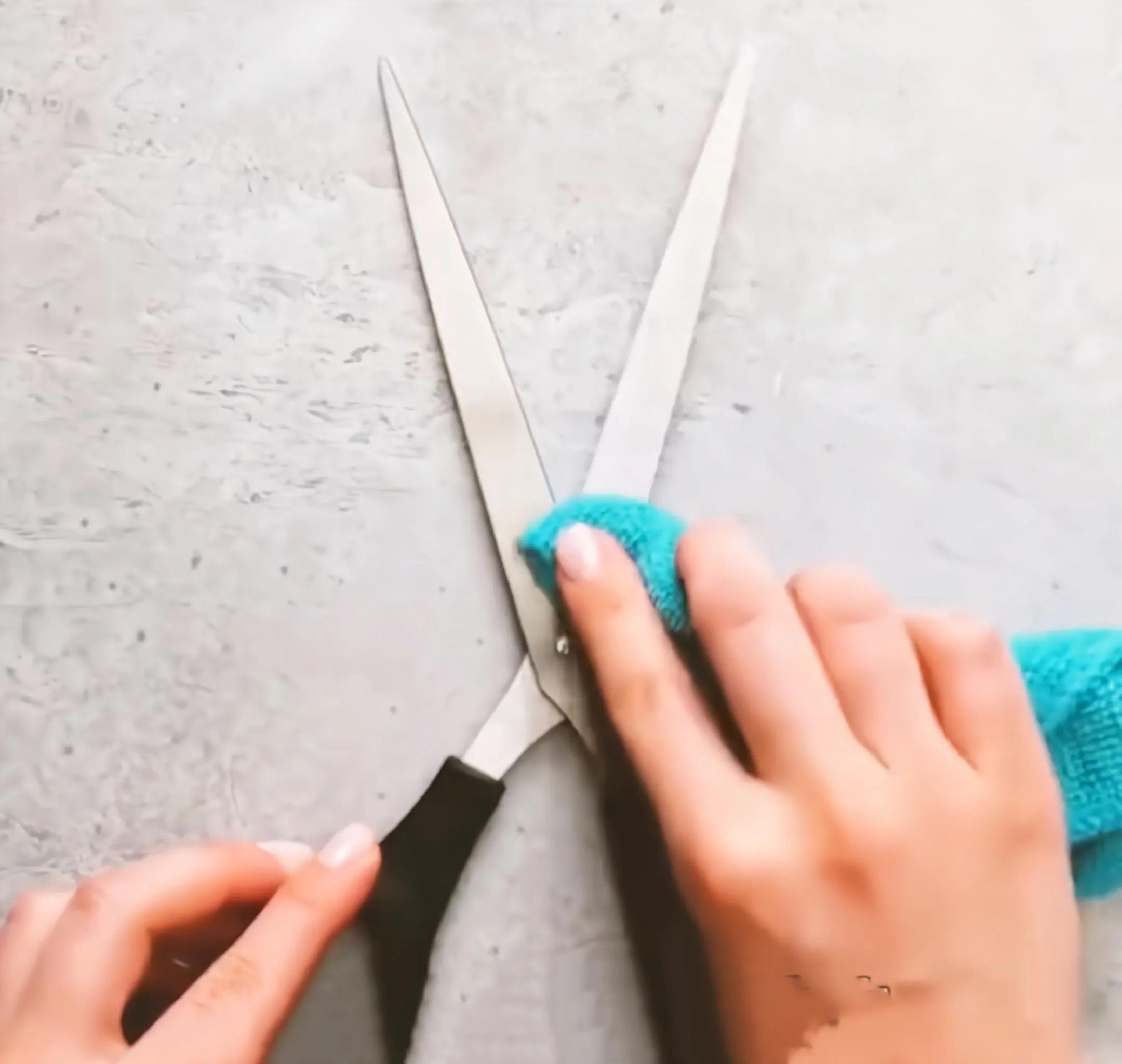 鞋柜除臭妙招快速高效,鞋柜除臭小窍门视频