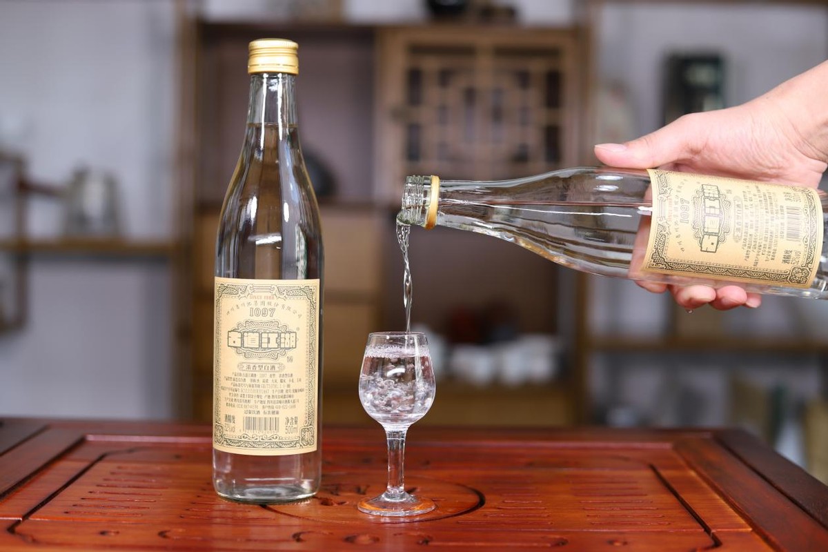 11月20日,河北土豪参加外甥结婚酒席,随礼“过多”引热论,为啥