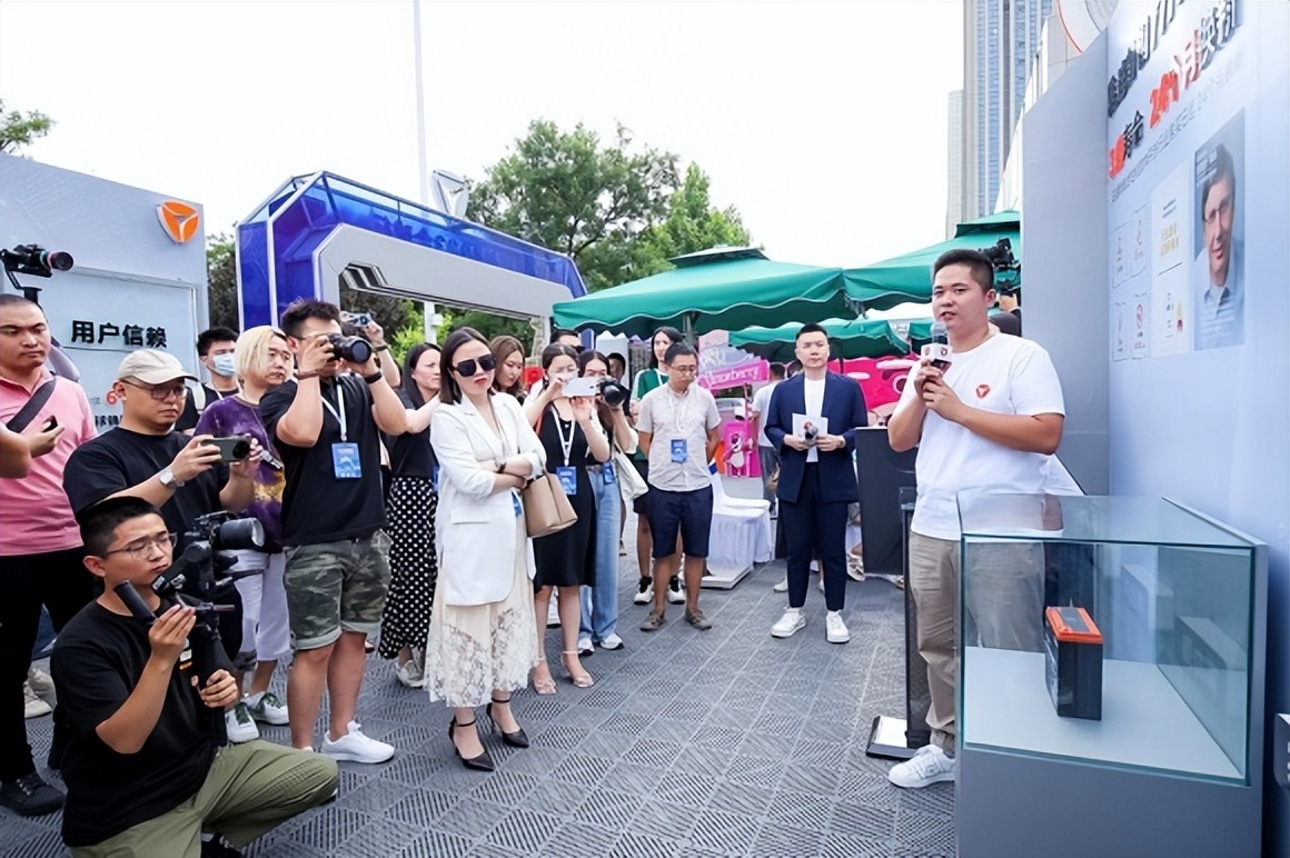 雅迪冠能豪华版价格,雅迪冠能探索E10豪华两轮旗舰