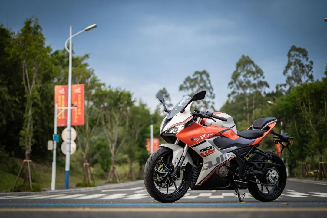 qjmotor赛250细节展示,qjmotor赛250值得买吗
