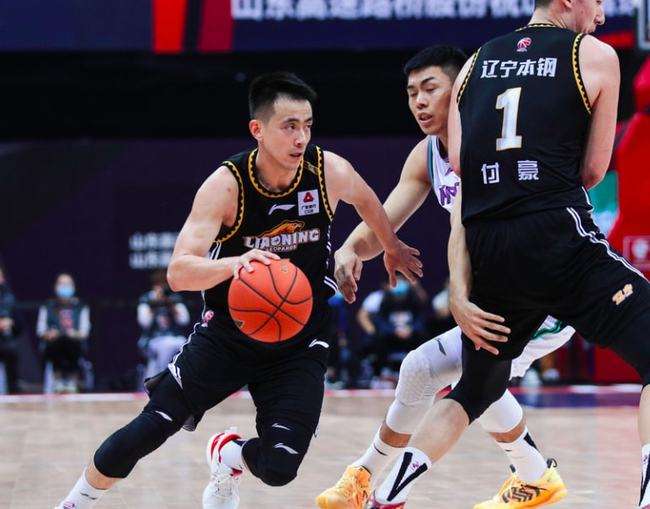 2021-2022赛季cba抢断王,2016-2017cba赵继伟绝杀