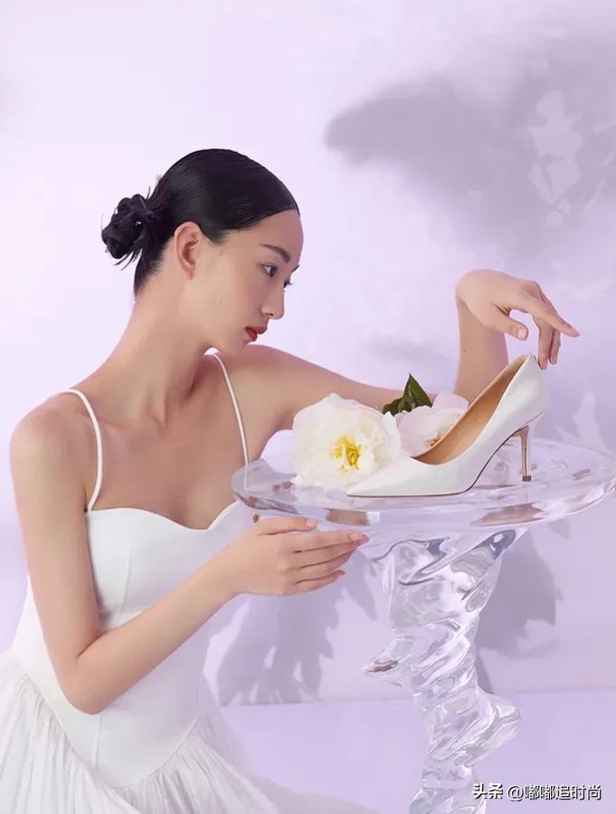 气质细跟高跟鞋穿出精致女人味,做精致女人就穿这四款高跟鞋