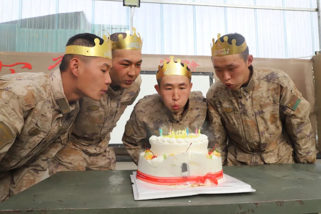 布置过生日的场面,在海底捞过生日的场面