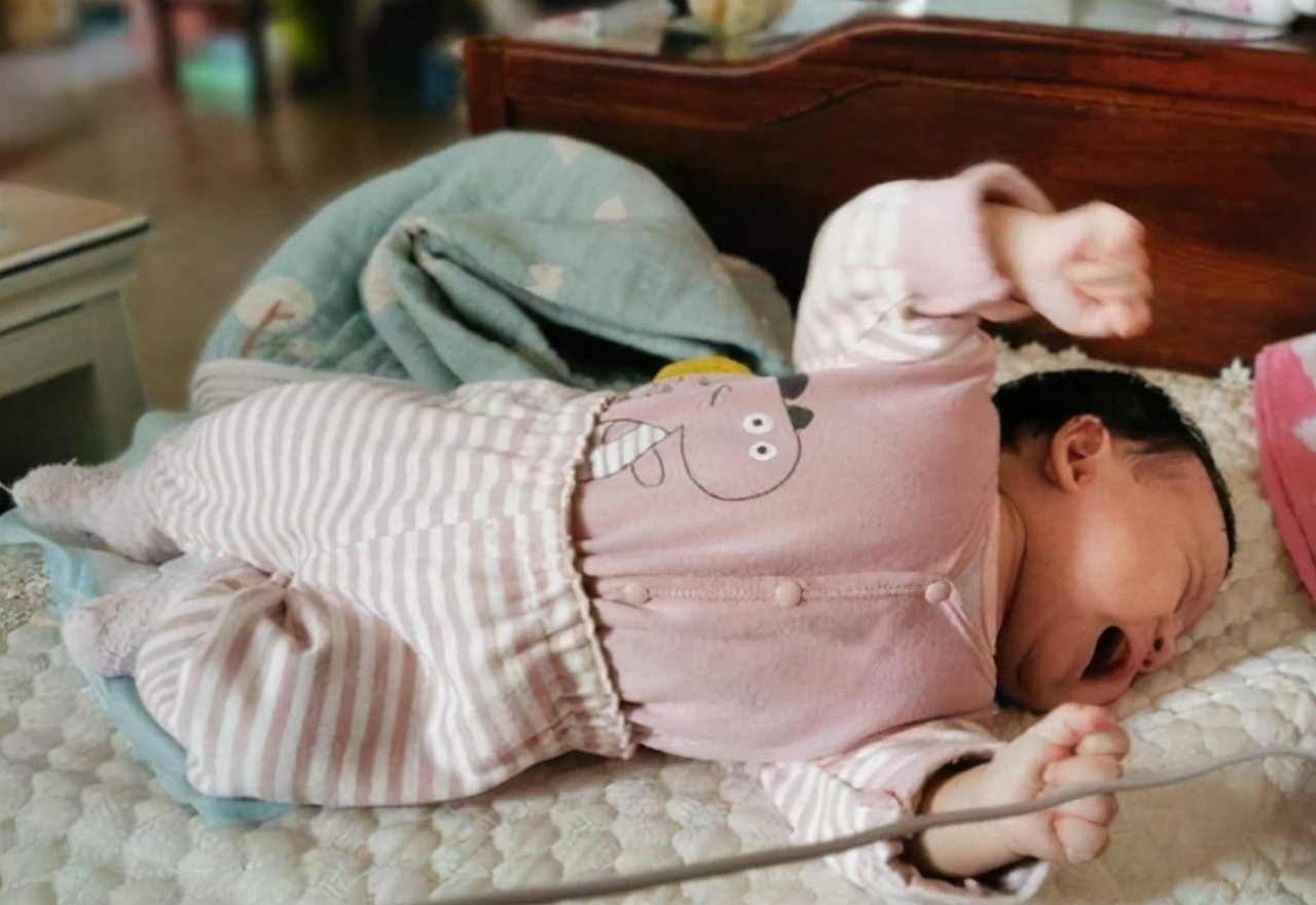 宝宝爱吐奶如何喂奶,宝宝爱吐奶有什么好办法