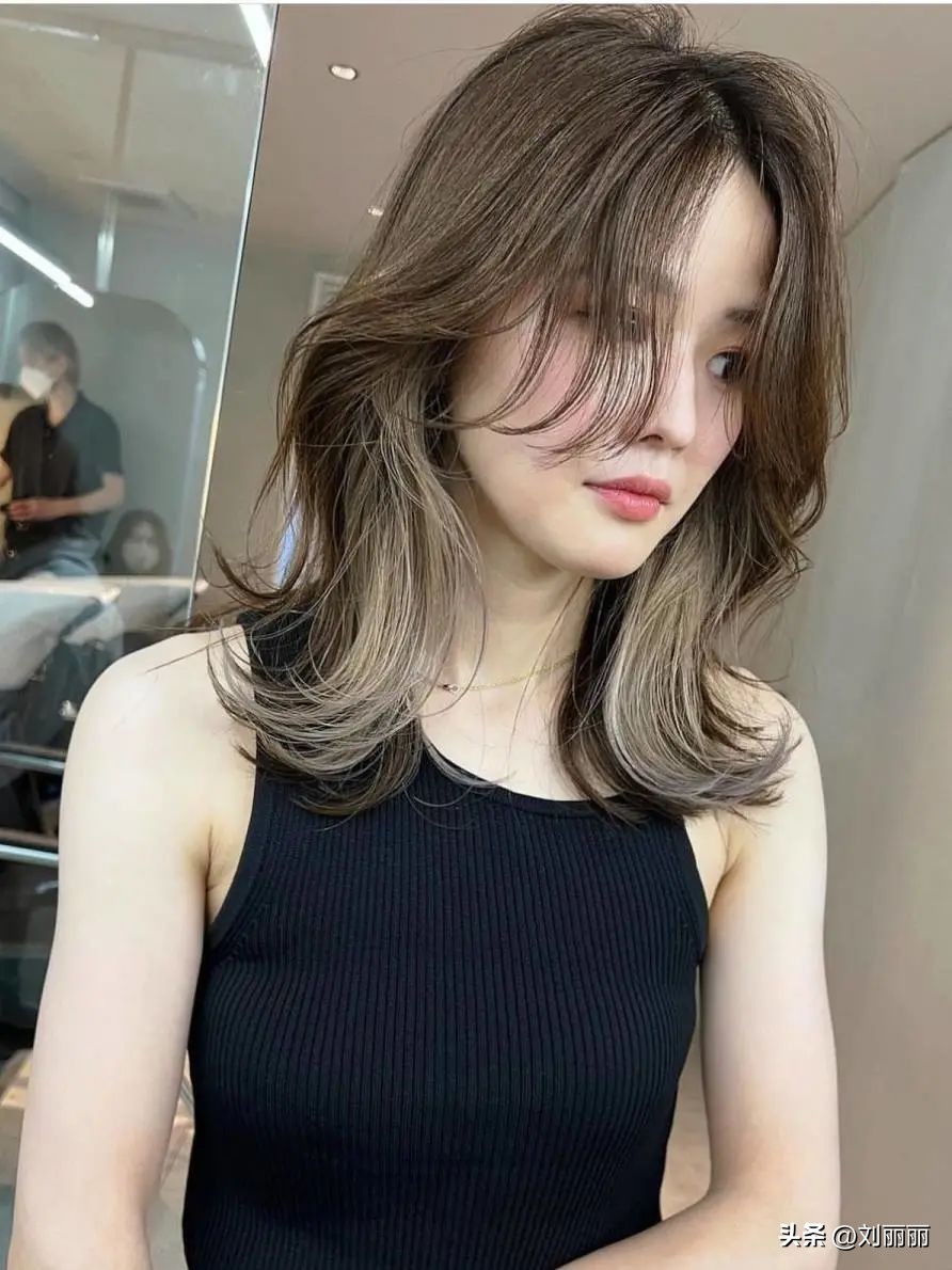 气质优雅发型女2020流行发型,适合女性的发型2020流行发型