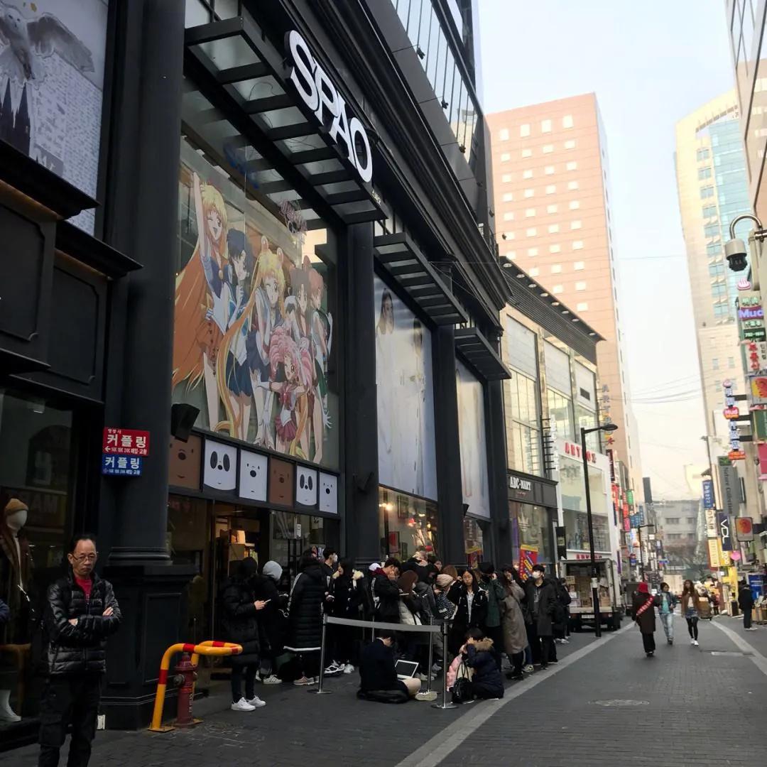 关店求生，卖停车场续命！曾干掉优衣库的韩装霸主，为何一夜失宠