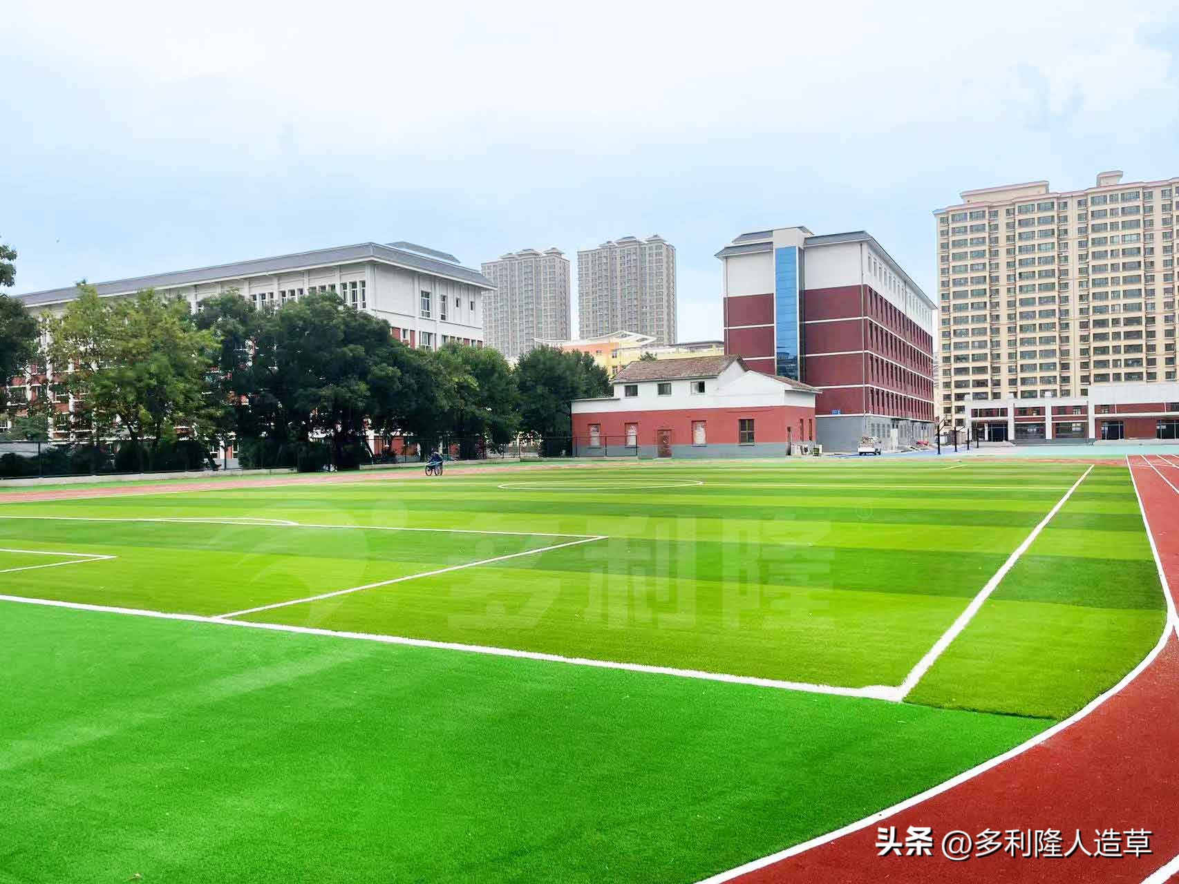 打篮球学校操场,校园运动场地足球场地布置