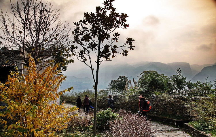 廿万公里六章，要看两岸猿声啼不住，只需要在大昌古镇150元租船