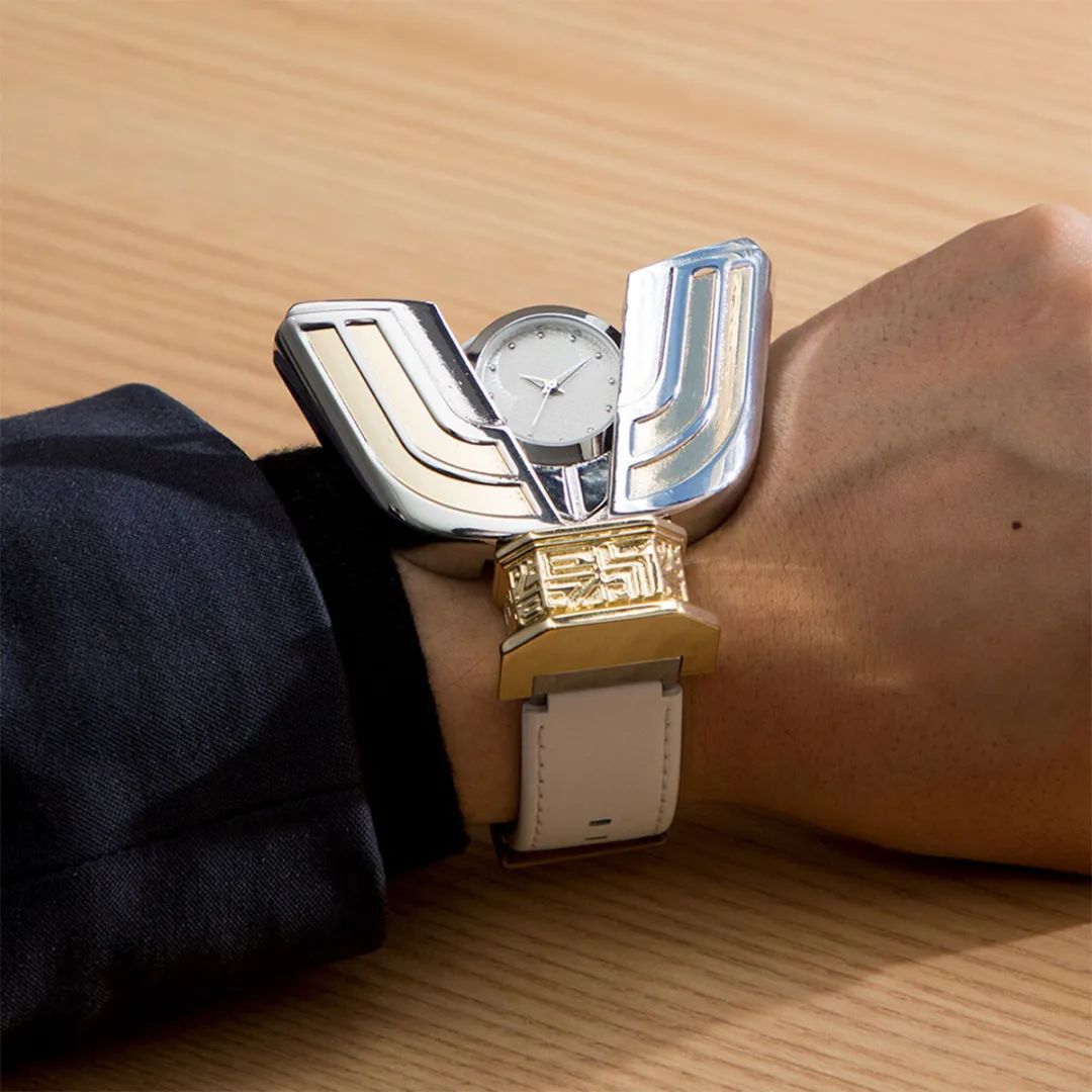 神光棒可以拿在手上的,神光棒在手上出现