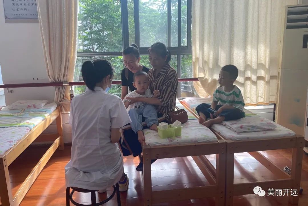 诊室人山人海,中医诊所人山人海