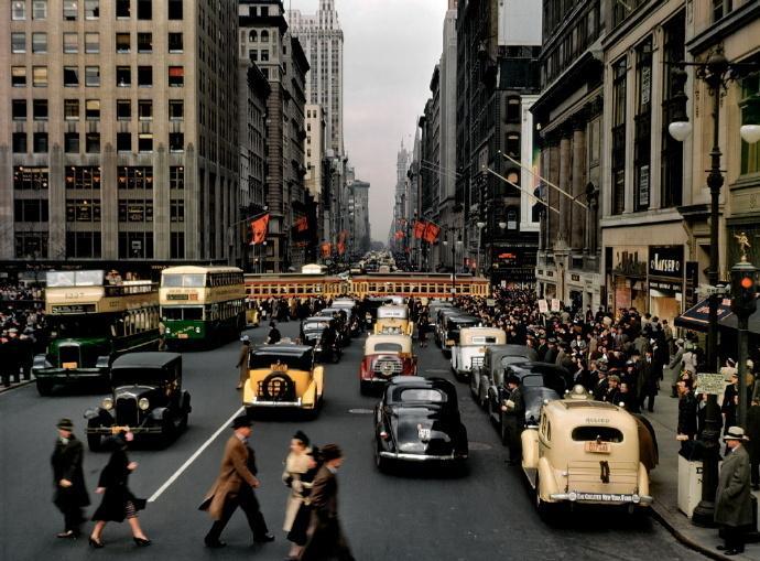 真实晚清老照片：穿着肚兜的*女妓**在揽客，底层妇女穷到衣不蔽体2