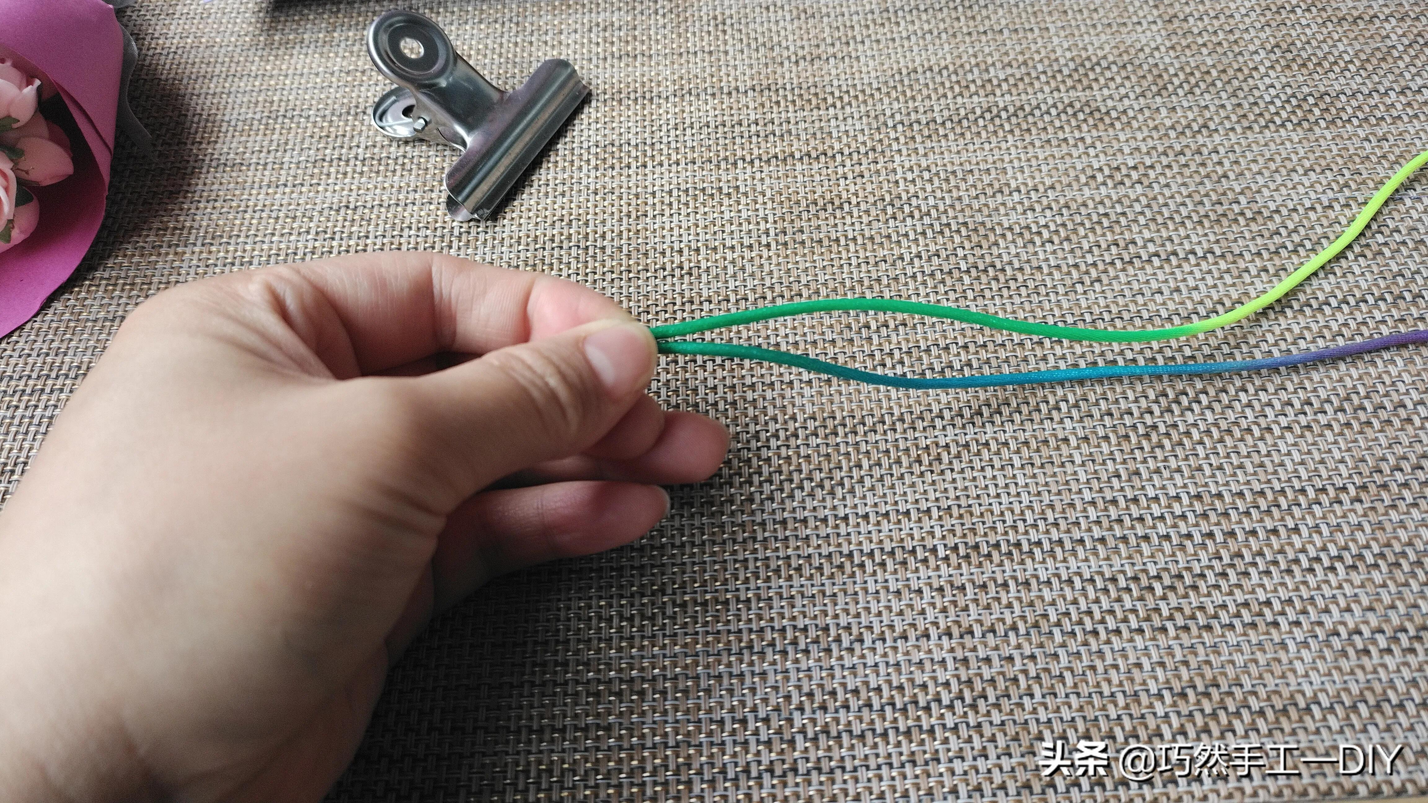 两股辫绳编围巾,两股辫绳编慢动作教程