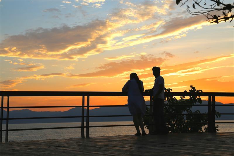 每日一景旅游景点,抚仙湖哪里的日落最美