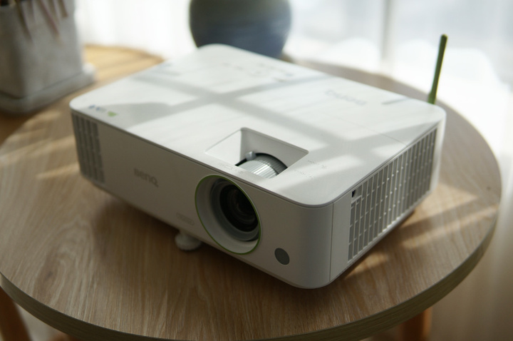 明基e592智能投影仪,明基e562投影仪