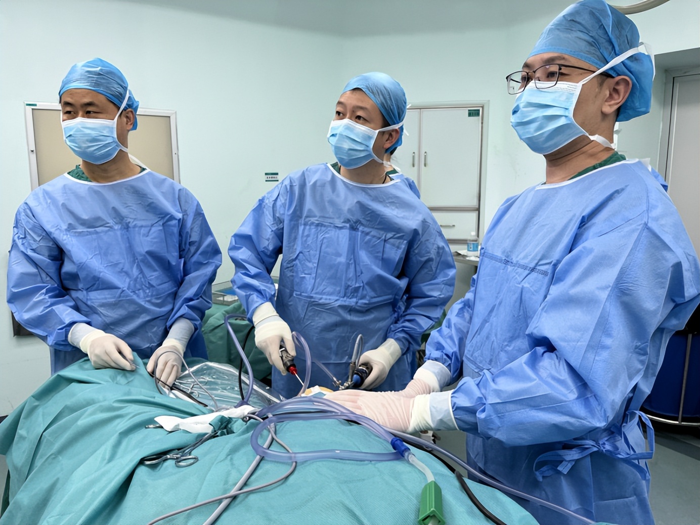 小伙打球导致前交叉韧带断裂，医生“原位缝合”助再续运动生命