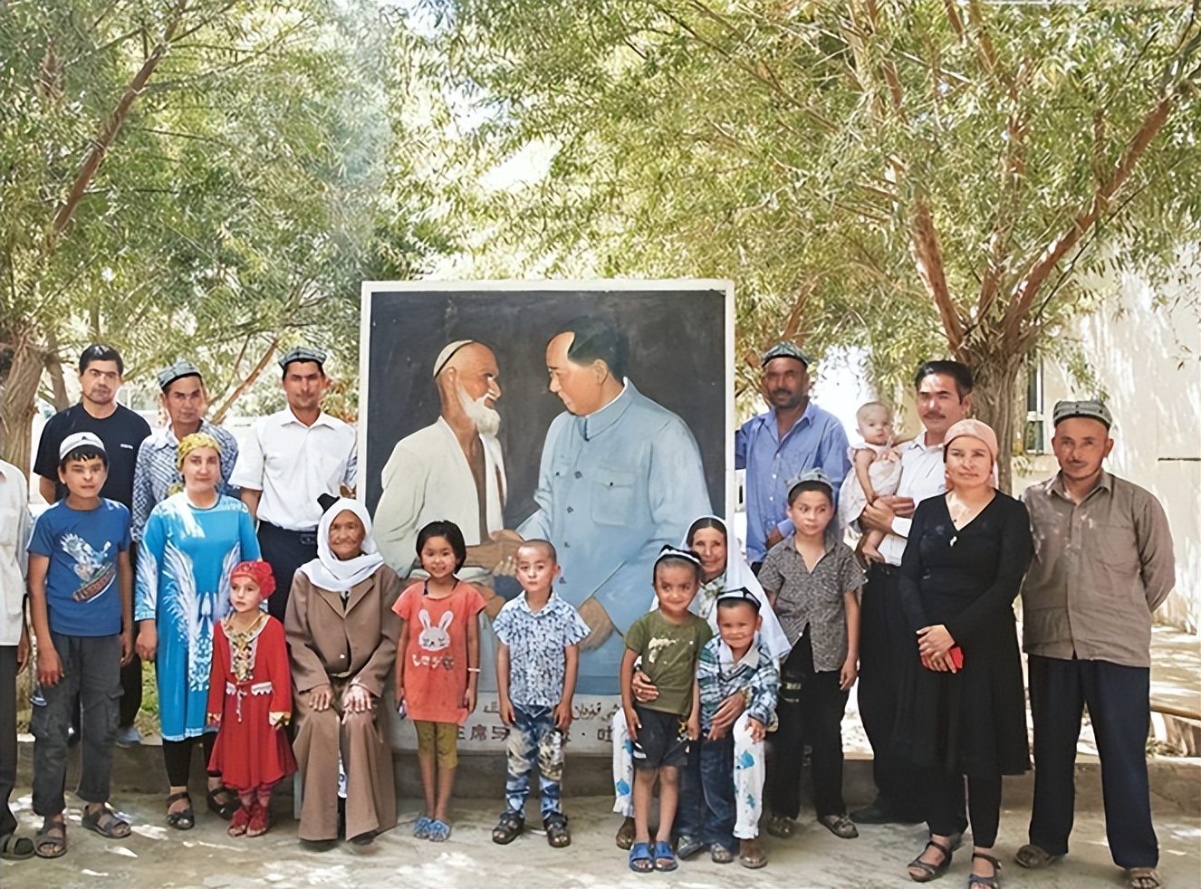 56年老头骑毛驴去北京，被当地干部拦下，毛主席：送他10米条绒布