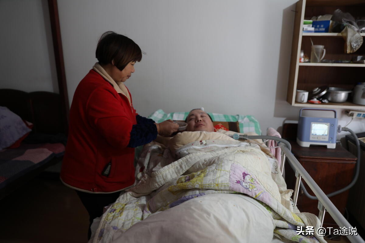 06年浙江男孩失去呼吸，父母捏球5000万次，用呼吸机为儿续命5年