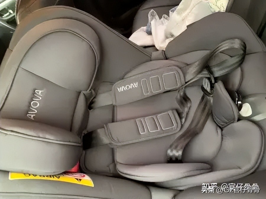 刚出生的小孩能坐汽车安全座椅吗,一出生就可以坐安全座椅吗