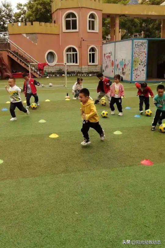 岳池县小学足球比赛,足球大比拼幼儿园游戏