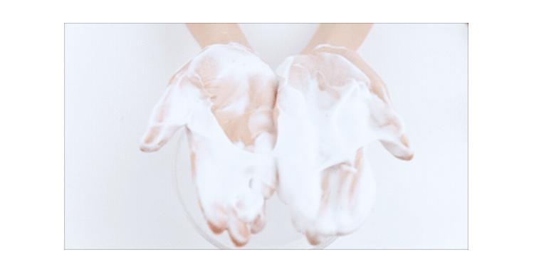 什么洗面奶洗脸最彻底又白,什么样的洗面奶洗得干净又保湿