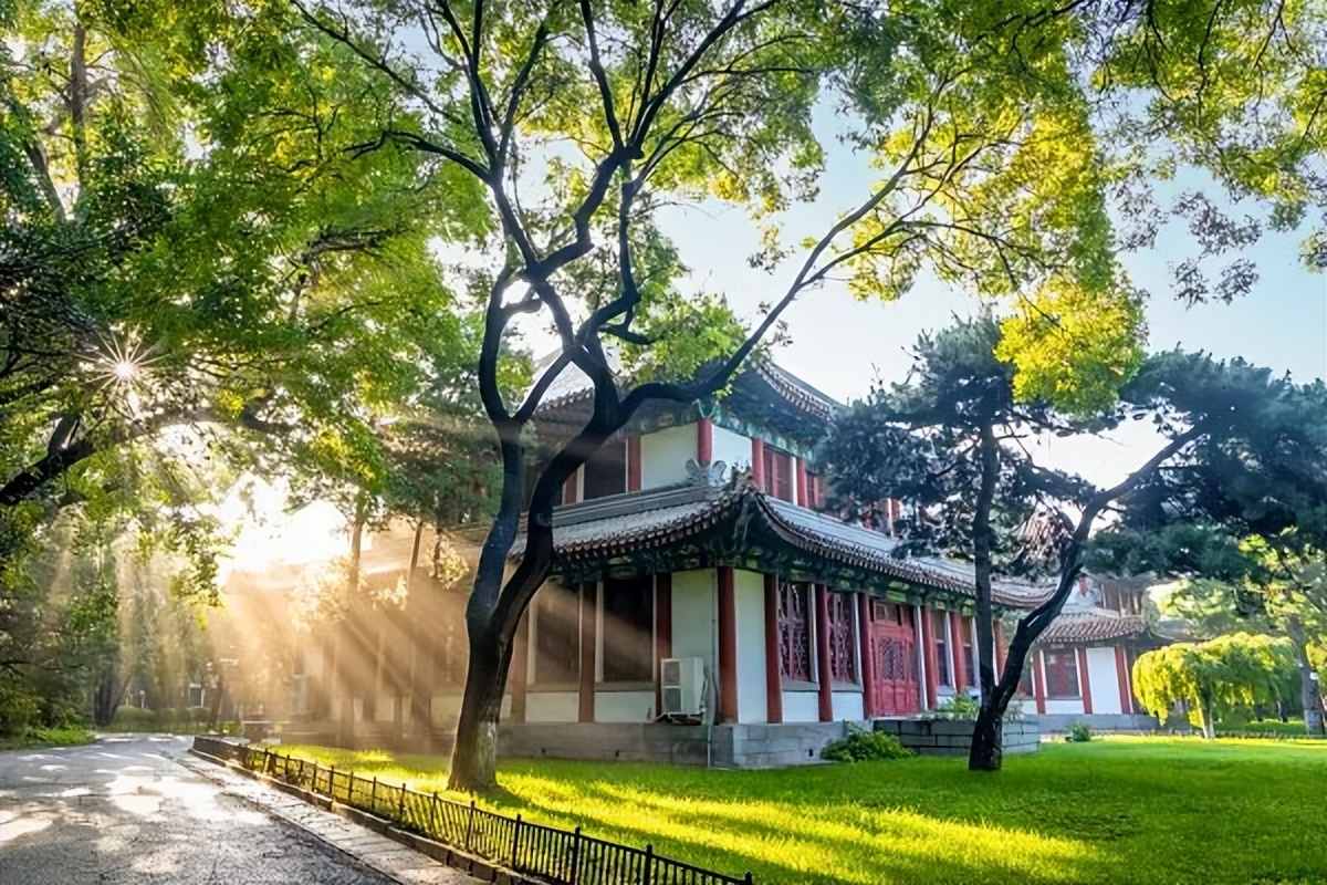 中国最自由的大学,是它。