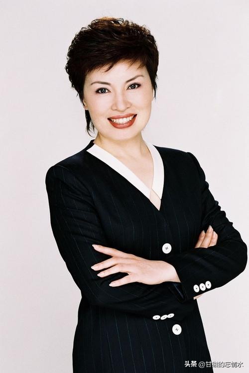 《新闻联播》主播，离不开李瑞英；唱歌，离不开*祖英宋**