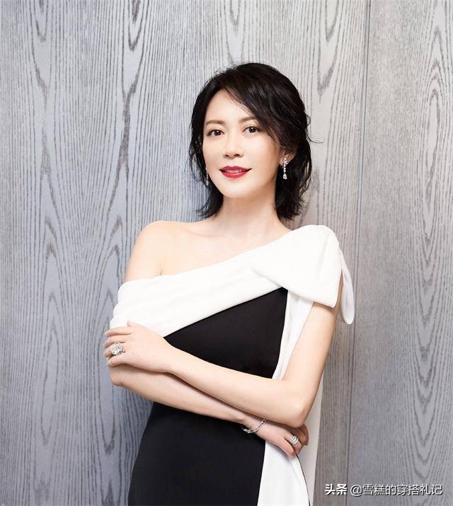 适合35岁女人的齐肩发,四十岁以上适合长发还是锁骨发