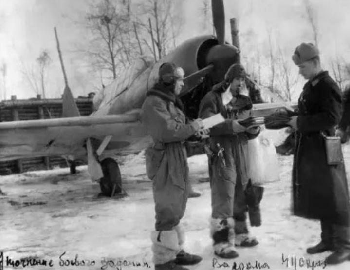 靠审丑年销500万双，这家爆火鞋牌，凭什么带火中国小村？