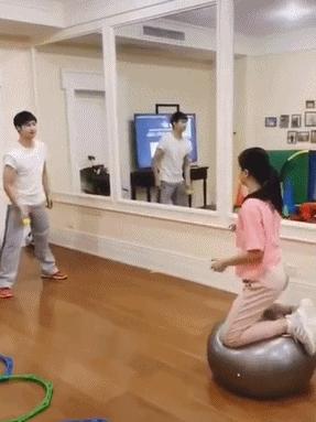 被时代洪流裹挟年轻人,被流量裹挟